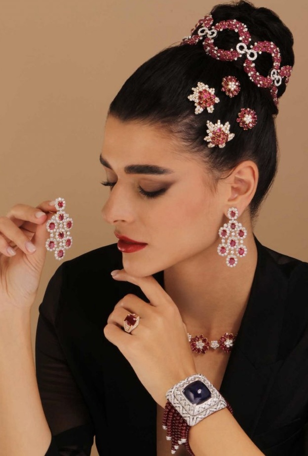 تمتعي بأقراط شاندلير فخمة من العلامات الإيطالية