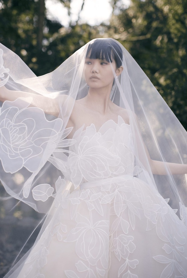 تنسيق طرحة الزفاف مع شكل الوجه