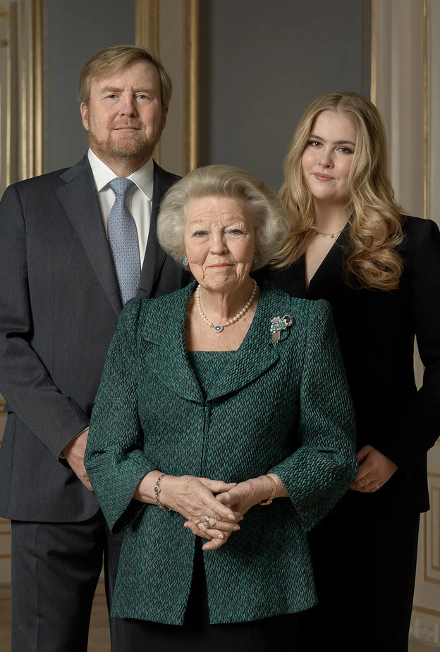 ثلاثة أجيال حاكمة من العائلة المالكة الهولندية في صور رسمية جديدة بمناسبة عيد ميلاد الأميرة بياتريكس