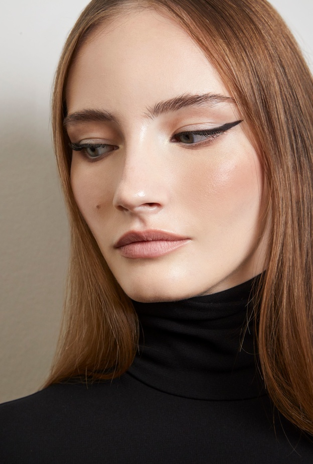 رسمات الآيلاينر الغرافيكي بخطوط رفيعة من دار Dolce & Gabbana