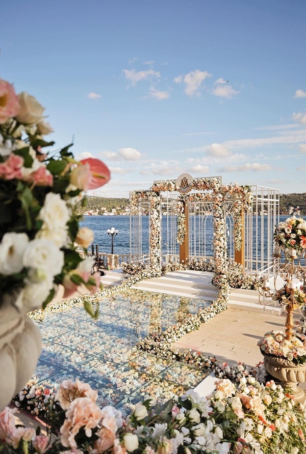 نصائح من إيلي حجّار لعروس "هي لإختيار ثيمات أغاني حفلات الزفاف