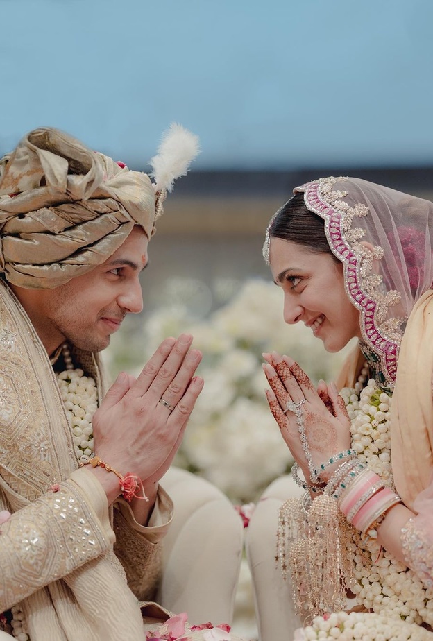 سيدهارث مالهوترا وكيارا أدفاني يحتفلان بزفافهما