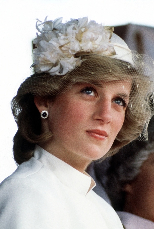 صور نادرة جمعت بين الأميرة الراحلة ديانا ووالدتها