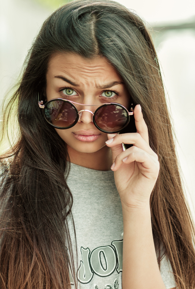 لغة العيون... مُفتاحك للحب أم طريقك لتعزيز ثقتك بنفسك