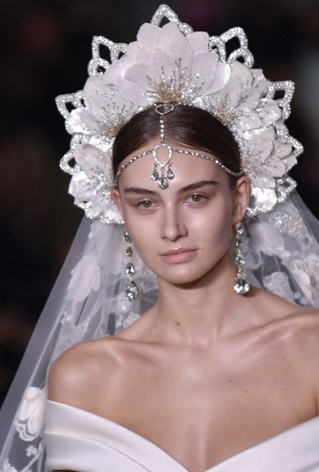 أبرز تصاميم مجوهرات Elie Saab التي ظهرت في عروض أسبوع الموضة للـ Haute Couture 2023  