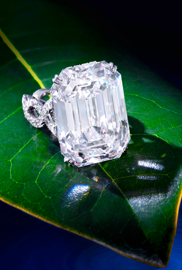 عرض مجوهرات راقية وفخمة في مزاد Bonhams في New York