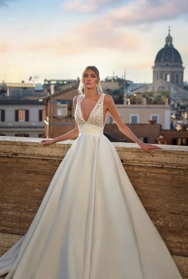 دليلك لاختيار فستان زفاف بقصات تناسب طولك