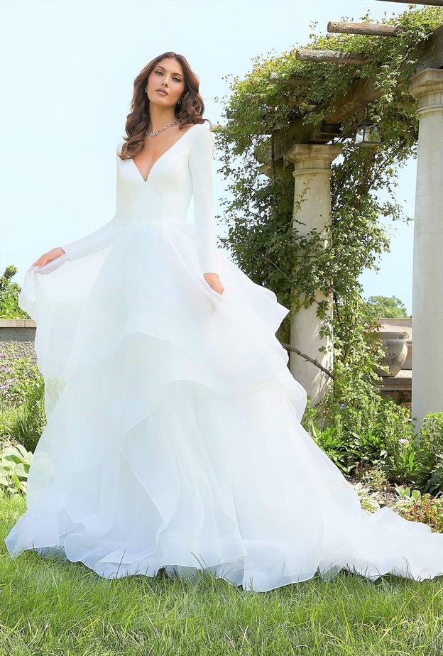 فساتين زفاف مع كشكش