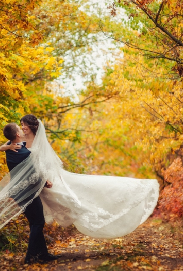 فكري بالحساسية الموسمية قبل تحديد موعد حفل زفافك في الخريف أو الربيع