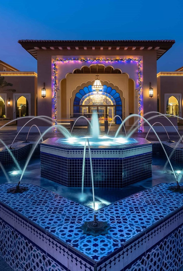 متعة الاستجمام في فندق ريكسوس جزيرة السعديات