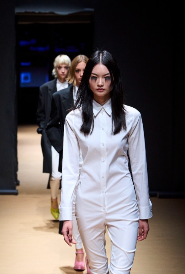 جدول عروض أسبوع الموضة لموسم خريف وشتاء 2023