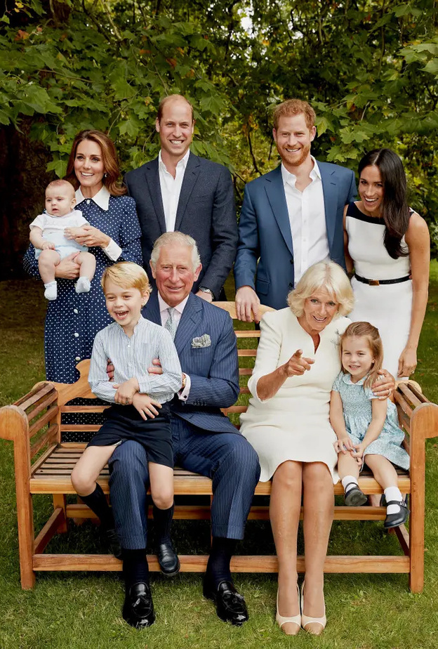 مناسبات بدا فيها الملك تشارلز مثل أي جد عادي