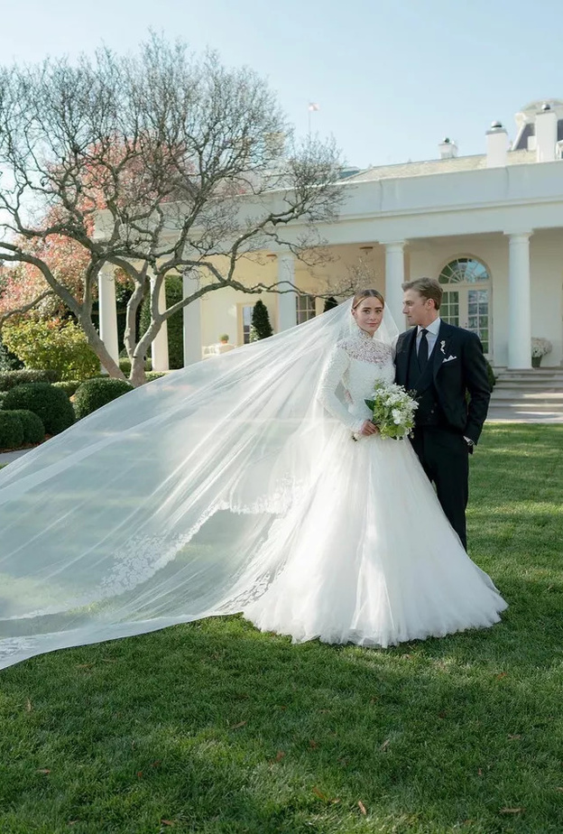 نعومي بايدن Naomi Biden