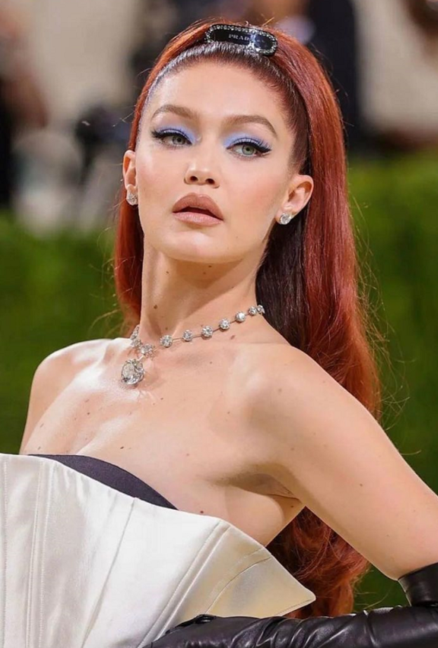 تعرفي على أشهر مجوهرات عارضات الأزياء اللواتي اتبعن خطى والداتهنّ 