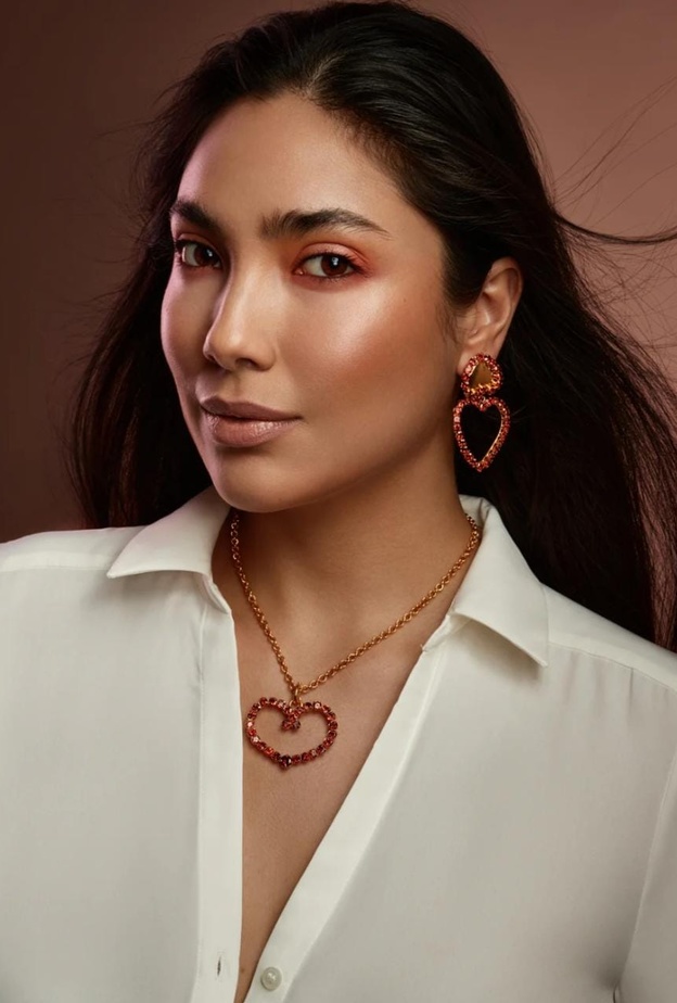 أقراط Garnet Heart من Bounkit