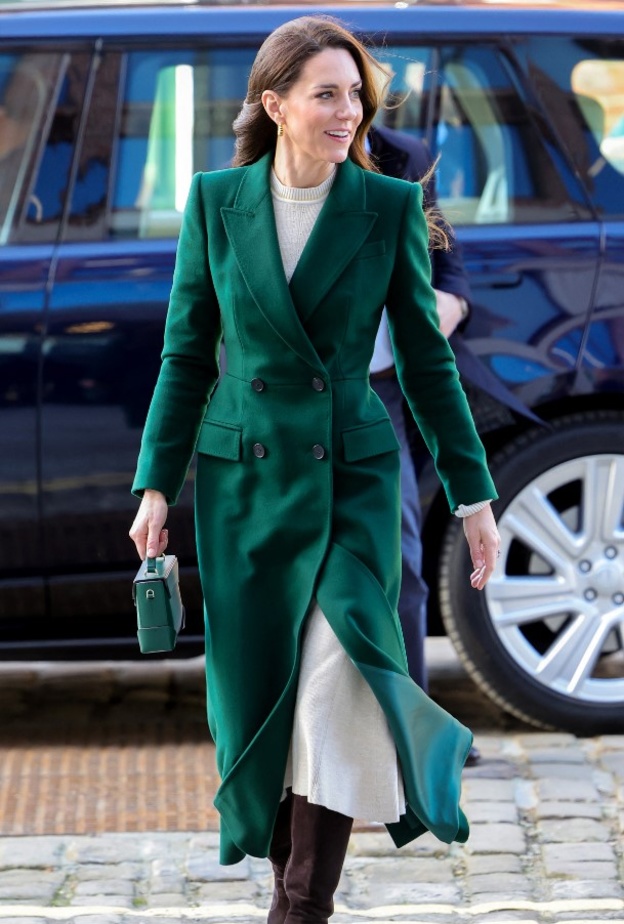  أحدث اختيارات كيت ميدلتون للمعطف الطويل الشتوي  وطريقة تنسيقه بأناقة