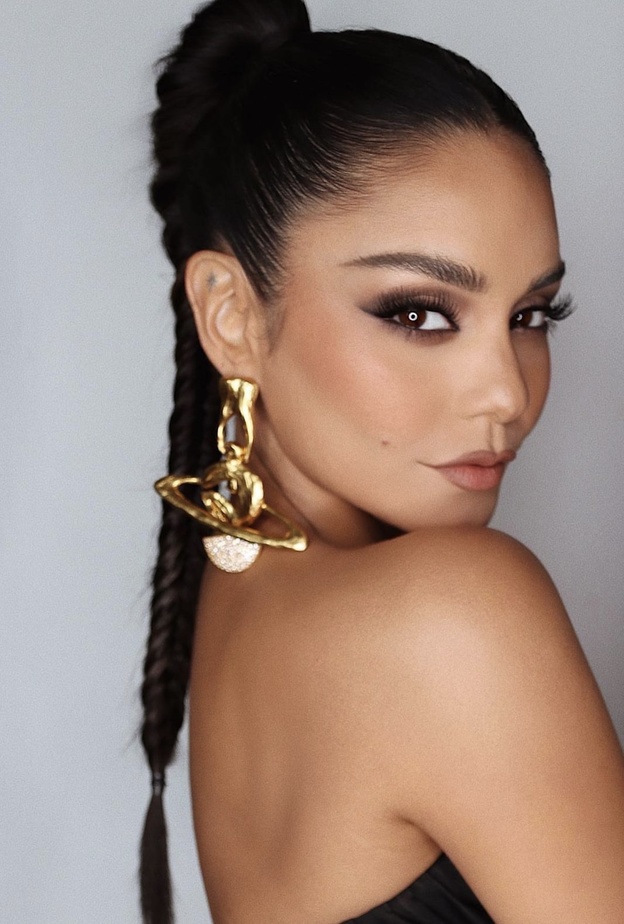 خطوات تطبيق ربطة الضفائر على طريقة فانيسا هدجنس Vanessa Hudgens - الصورة من حساب هانغ فانغو على انستغرام