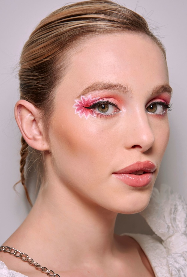 خياراتنا لمستحضرات التجميل التي تترك أثرًا إيجابيًا عند استخدامها