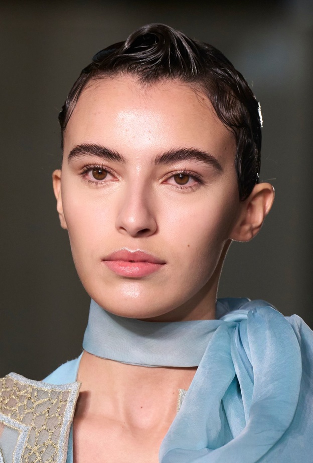 خياراتنا من مستحضرات العناية بالبشرة التي تجعلك تبدين أصغر سنًا