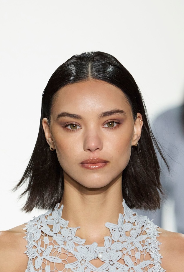 رسمات المكياج البرونزي الفاتح على طريقة دار Tiffany Brown