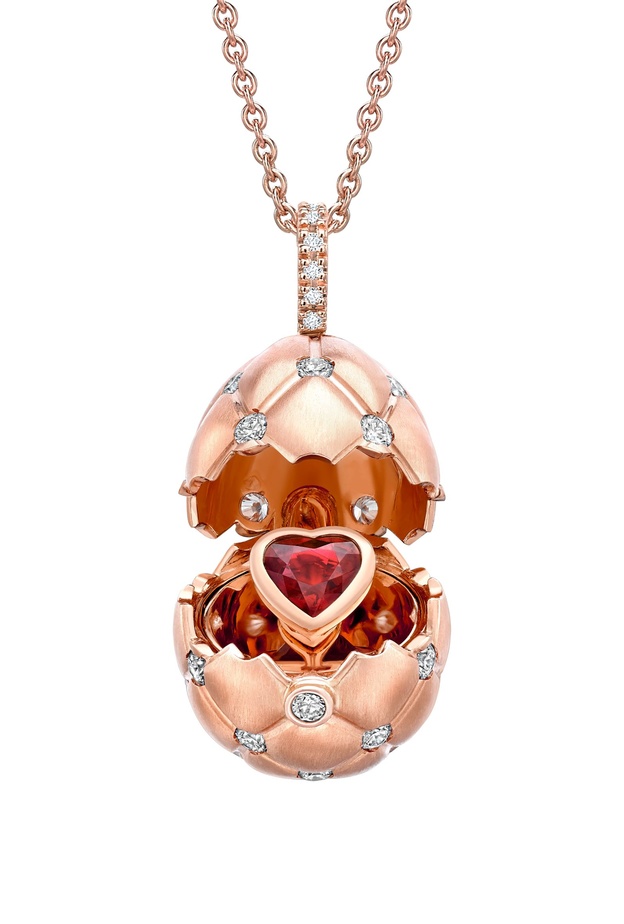 دار Fabergé تطرح قلادة Treillage Brushed Rose Gold & Diamond Set الخاصة بيوم الحب