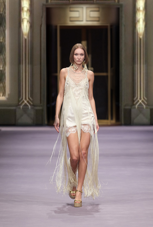 إليزابيتا فرانكي عرض أزياء موسم خريف وشتاء 2023-2024