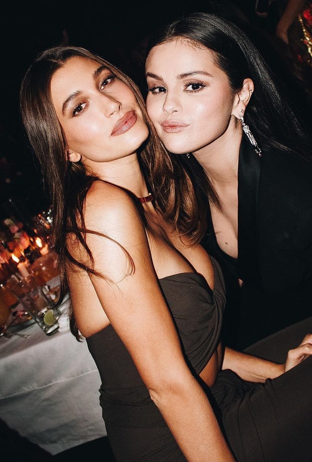 سيلينا جوميز وهايلي بيبر