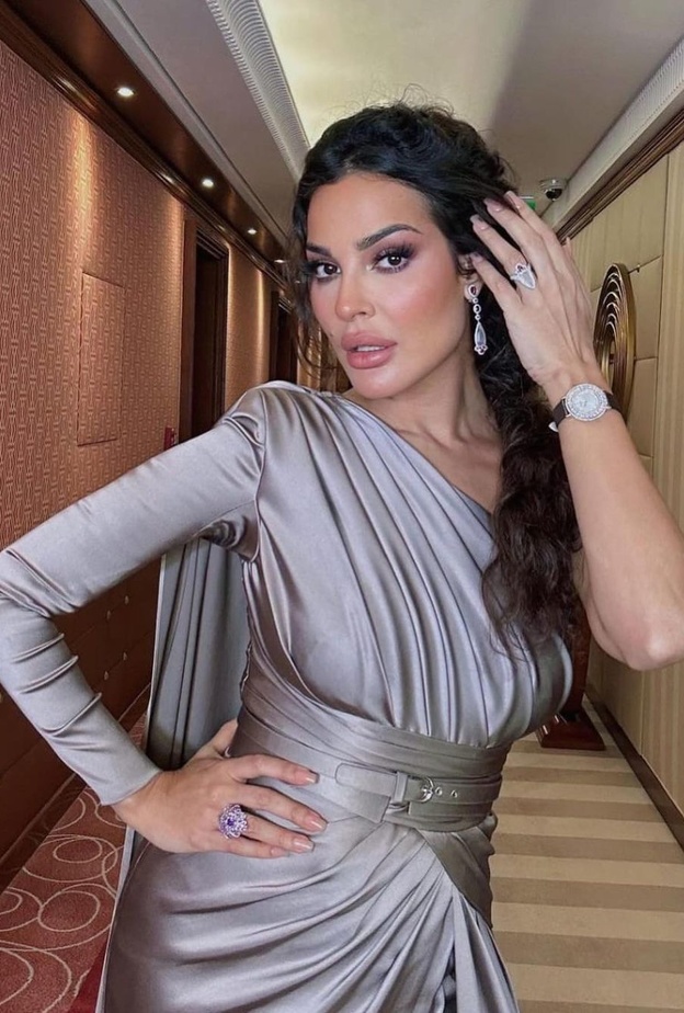 بعد إعلان خطوبتها.. ماذا اختارت نادين نجيم من تصاميم مجوهرات في أحدث إطلالاتها؟