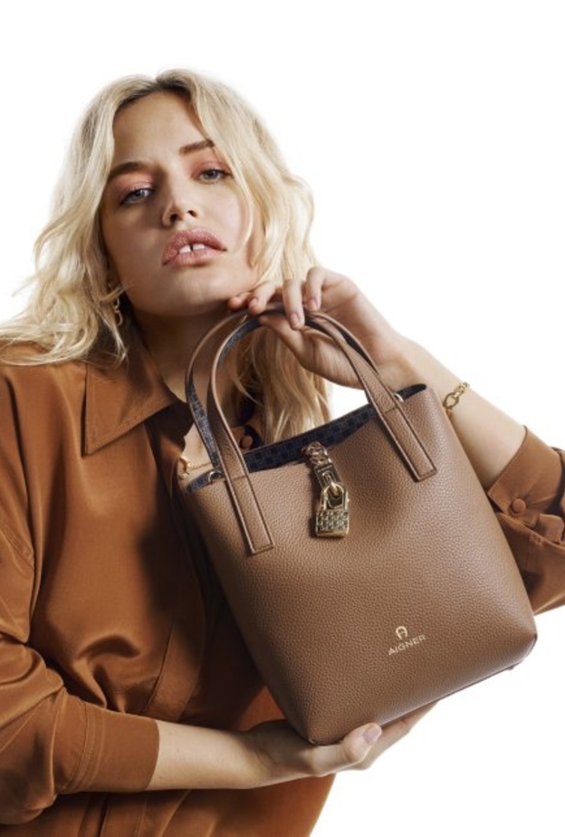 "آغنر" تطلق مجموعة Panta Rhei لموسم ربيع/صيف 2023