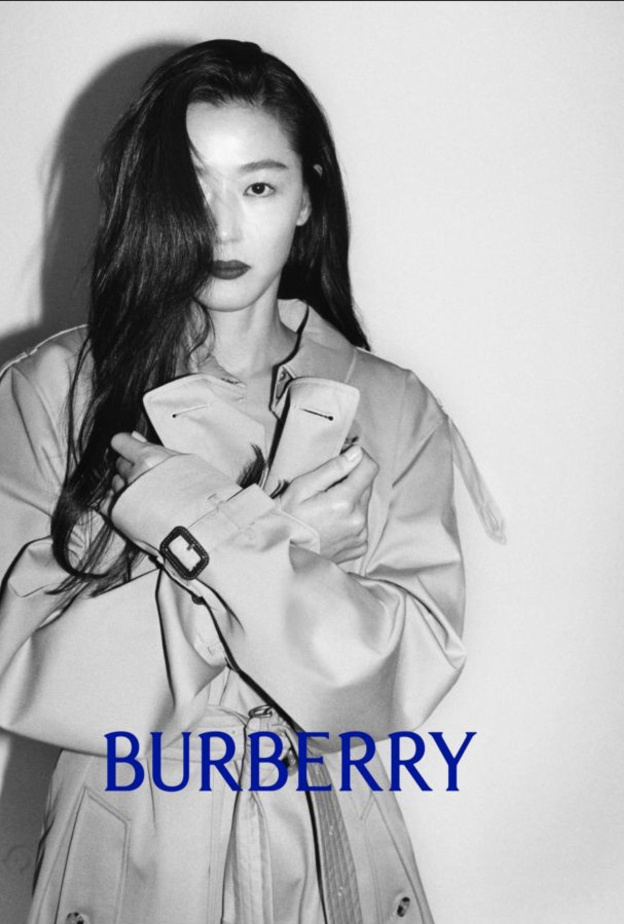 خطوات جريئة وشعار جديد ..دانيال لي يبدأ رحلته مع دار بربري Burberry بحملة من قلب شوارع لندن 