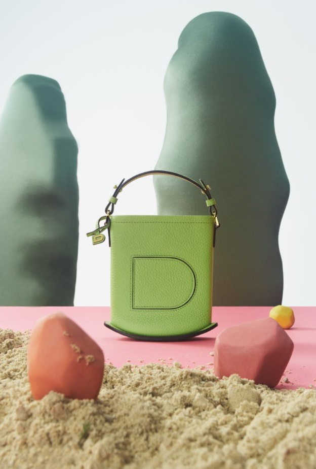 هذه هي حقيبة  THE PIN