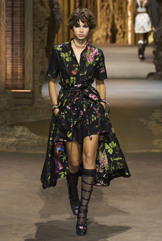 صدقي أو لاتصدقي.. الجوارب هي أبرز صيحات الموضة لربيع 23