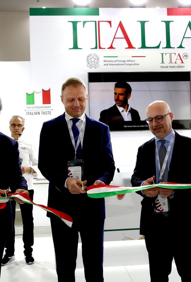 معالي وزير الزراعة الإيطالي ورئيس وكالة التجارة الإيطالية يفتتحان الجناح الإيطالي في معرض جلفود 2023