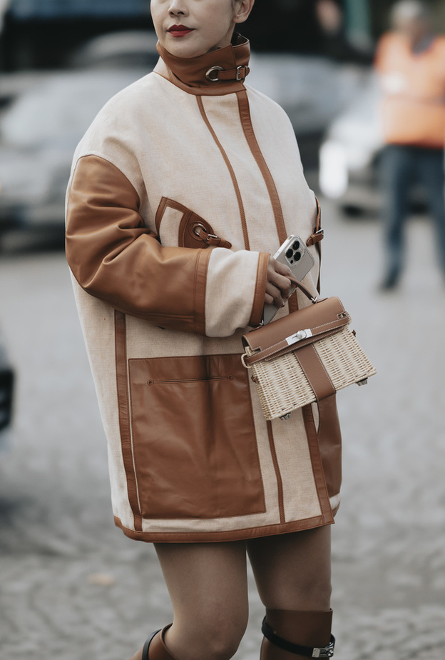 الحقائب الصغيرة صيحة عصرية لافتة لربيع وصيف 2023