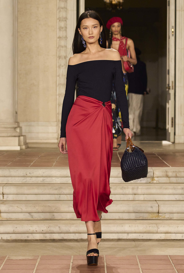 تنانير بتدرجات اللون الأحمر لعيد الحب 2023 