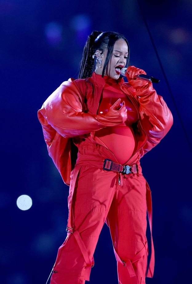 ريهانا بقطع مجوهرات فاخرة 