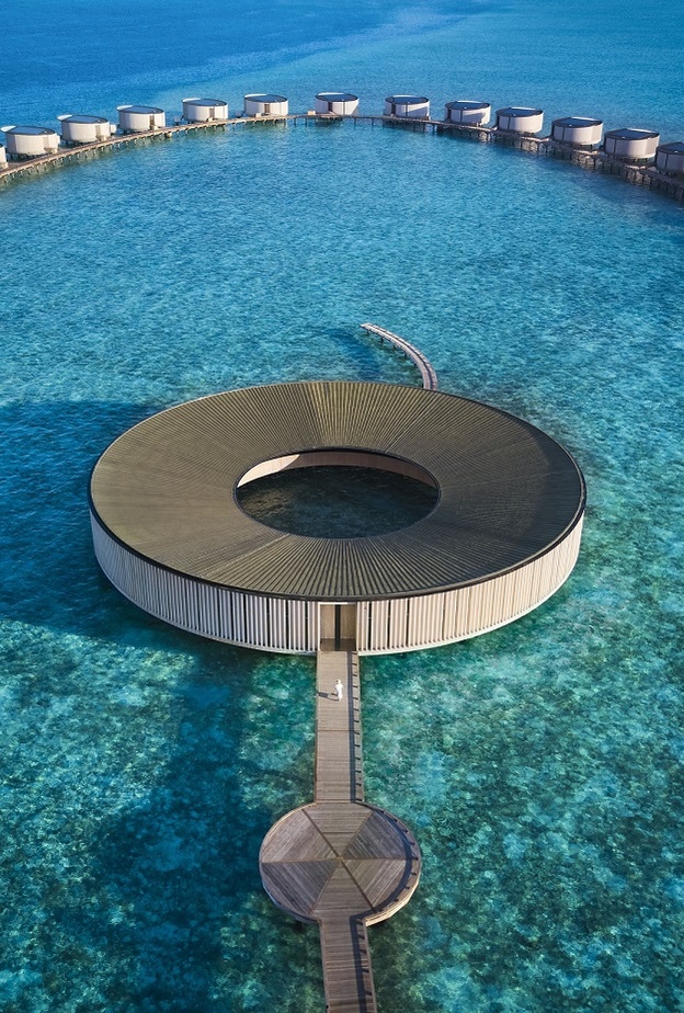 رحلة مالديفية إلى الخيال.. منتجع The Ritz-Carlton Maldives Fari Islands الوجهة الفضلى لتدللي نفسك
