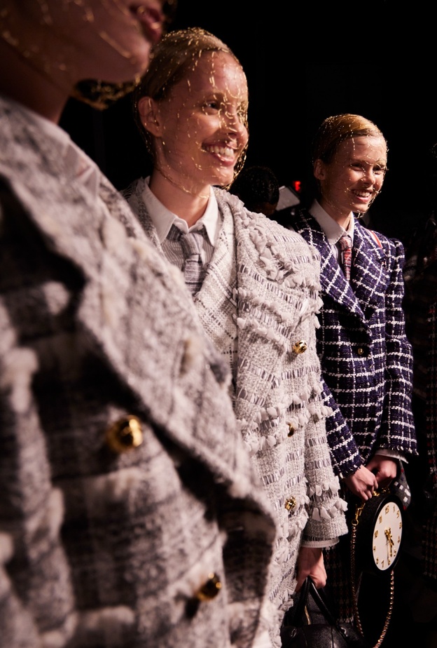 التصاميم العملية والكلاسيكيات الخالدة مقابل العروض الغريبة في أسبوع الموضة في نيويورك