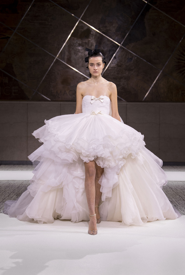 مصممو أزياء تأثروا بالحركة الرومانسية وكانت النتيجة ساحرة!