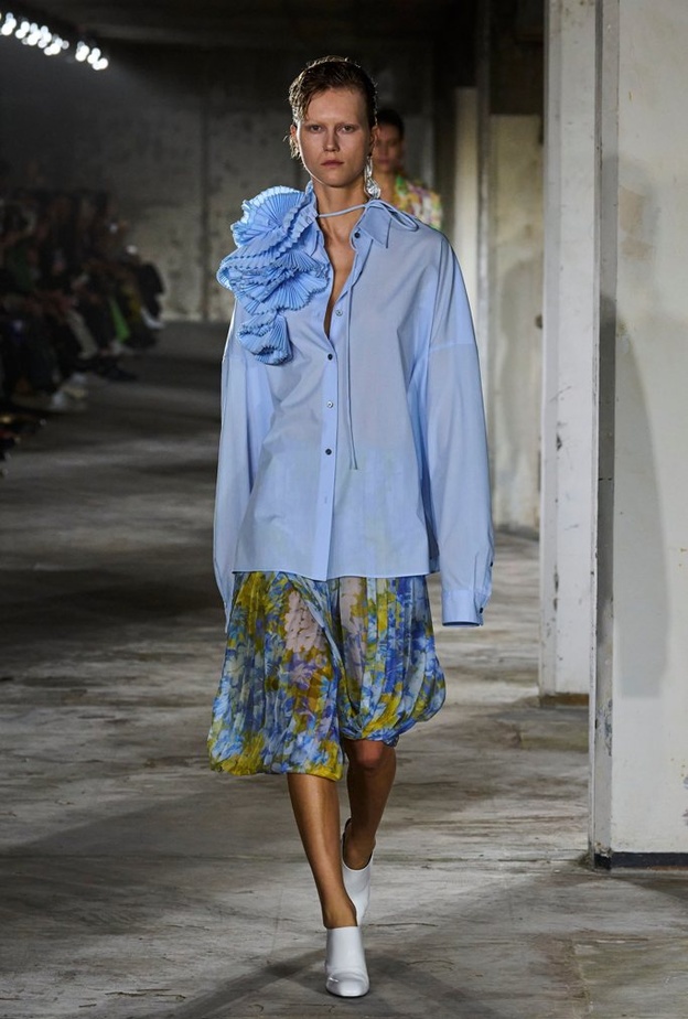 ورود ثلاثية الأبعاد لدى7 دور أزياء لموسم ربيع وصيف 2023