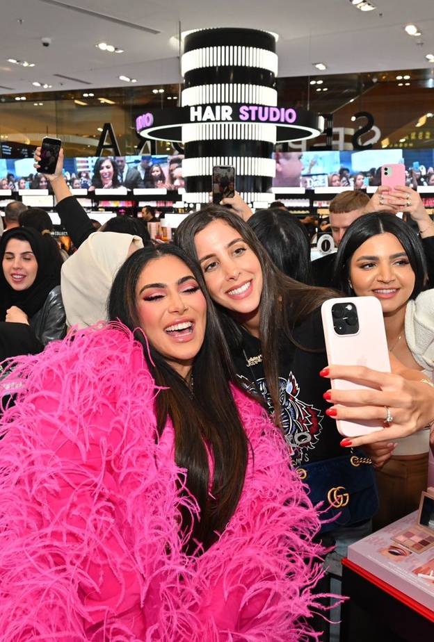 Huda Beauty تحتفل بعامها العاشر