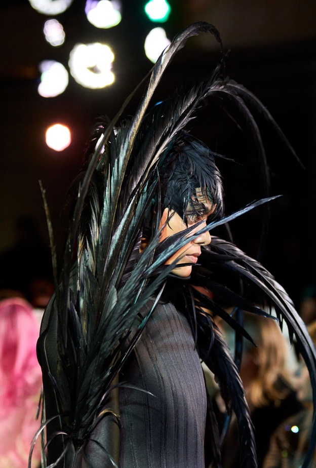 أغرب الأكسسوارات من دور الأزياء الراقية في أسبوع الموضة الباريسي 