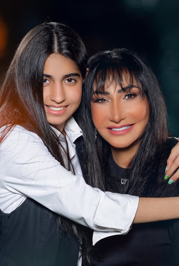 سحر حسين وابنتها