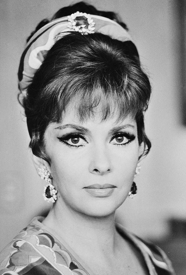 الممثلة Gina Lollobrigida بمجوهرات Bvlgari 