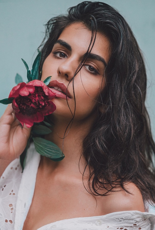 واثقة وذكية ومُستقلّة.. إليكِ مواصفات المرأة الناجحة