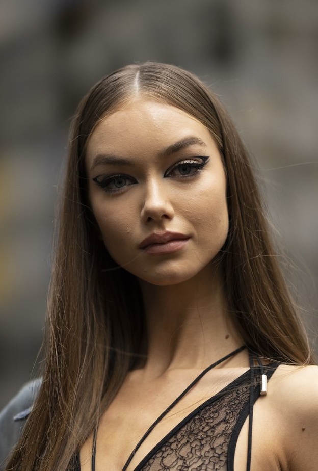 إطلالات جمالية بأسلوب الستريت ستايل من أسبوع لندن