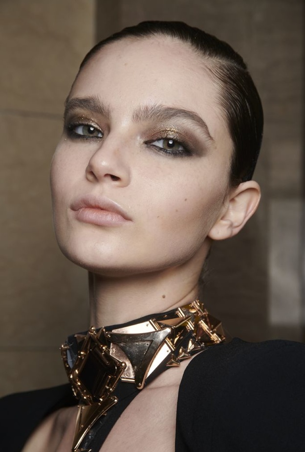 أبرز إتجاهات ألوان الظلال الجريئة لشتاء 2024 ونصائحنا لتطبيق هذه الصيحات