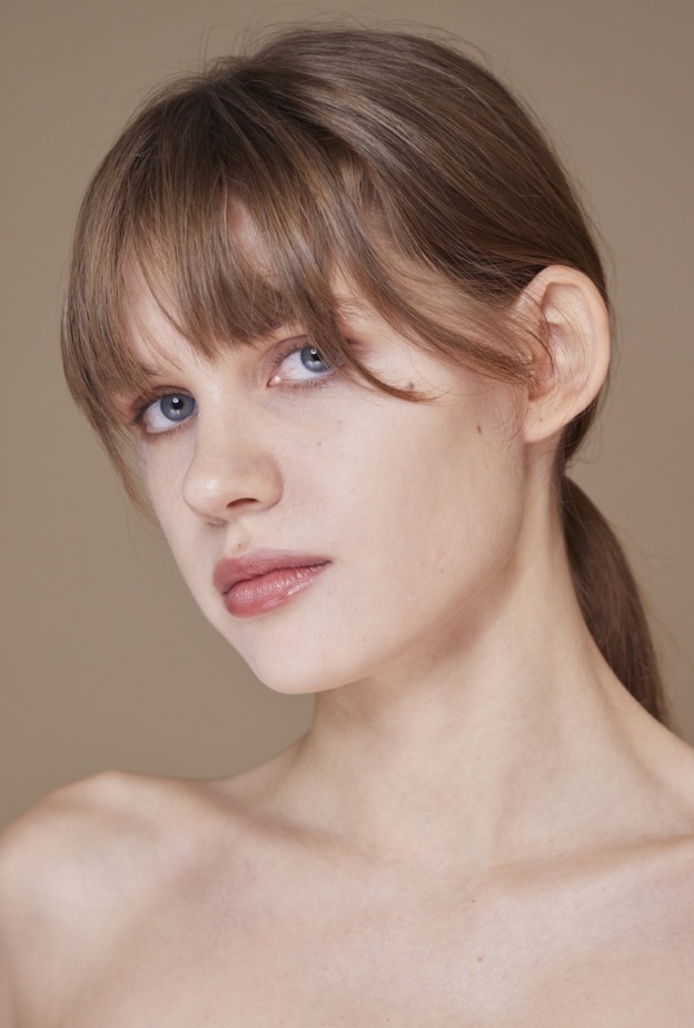 علاج البشرة المسائي لوجه مشرق في الصباح