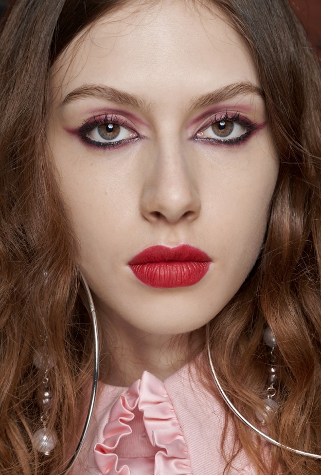 نصائح تثبيت أحمر الشفاه بالطريقة المثالية