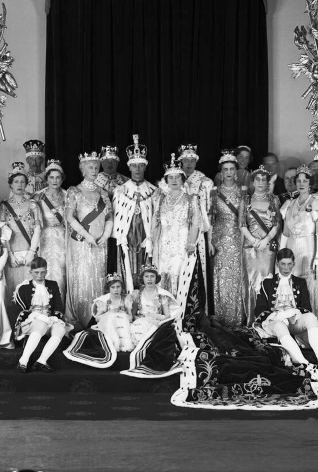 أفراد عائلة ملكية صنعوا التاريخ بحضورهم اثنين من حفلات التتويج